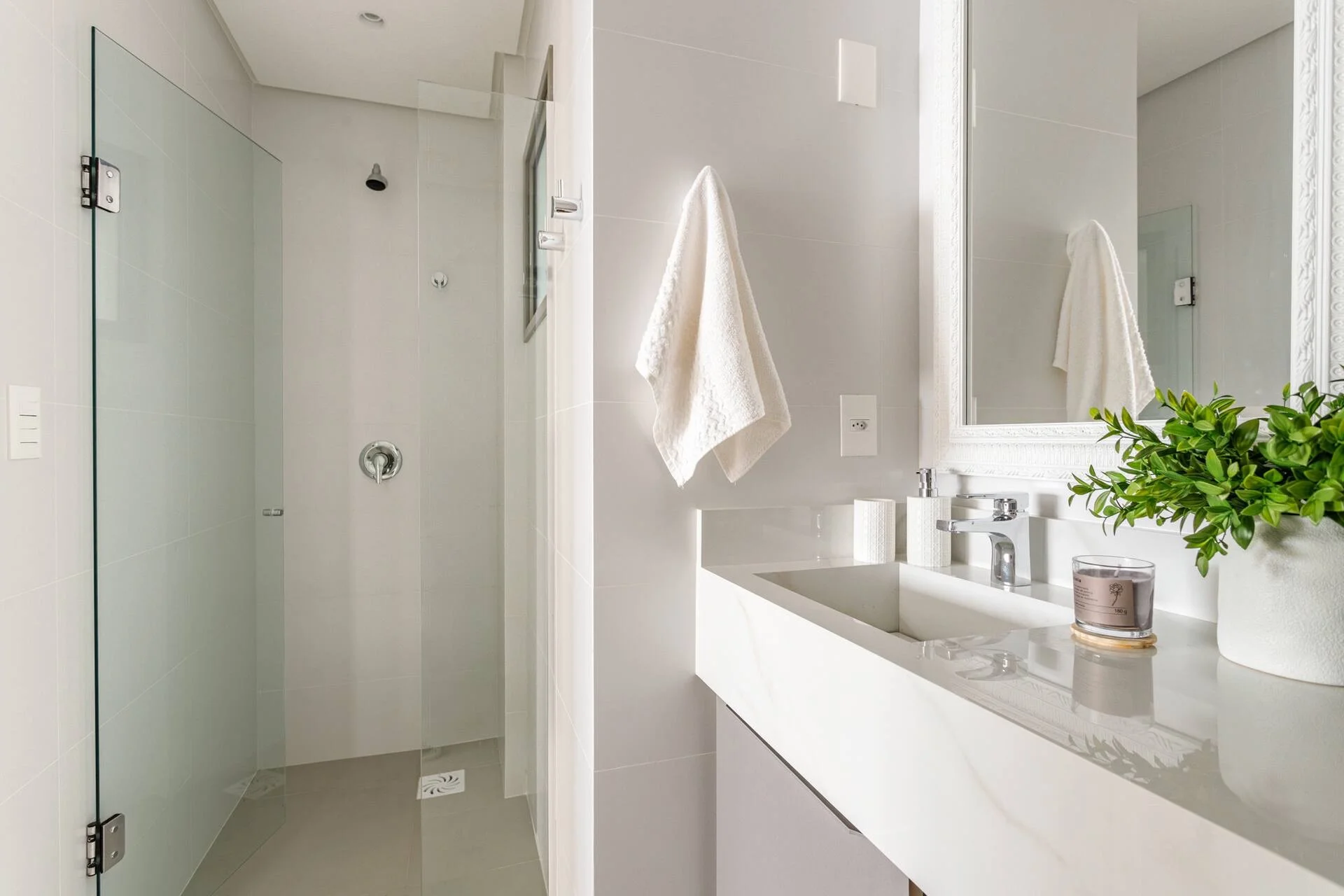 Refined Apartment with Gourmet Balcony at Home Cacupé in Florianópolis