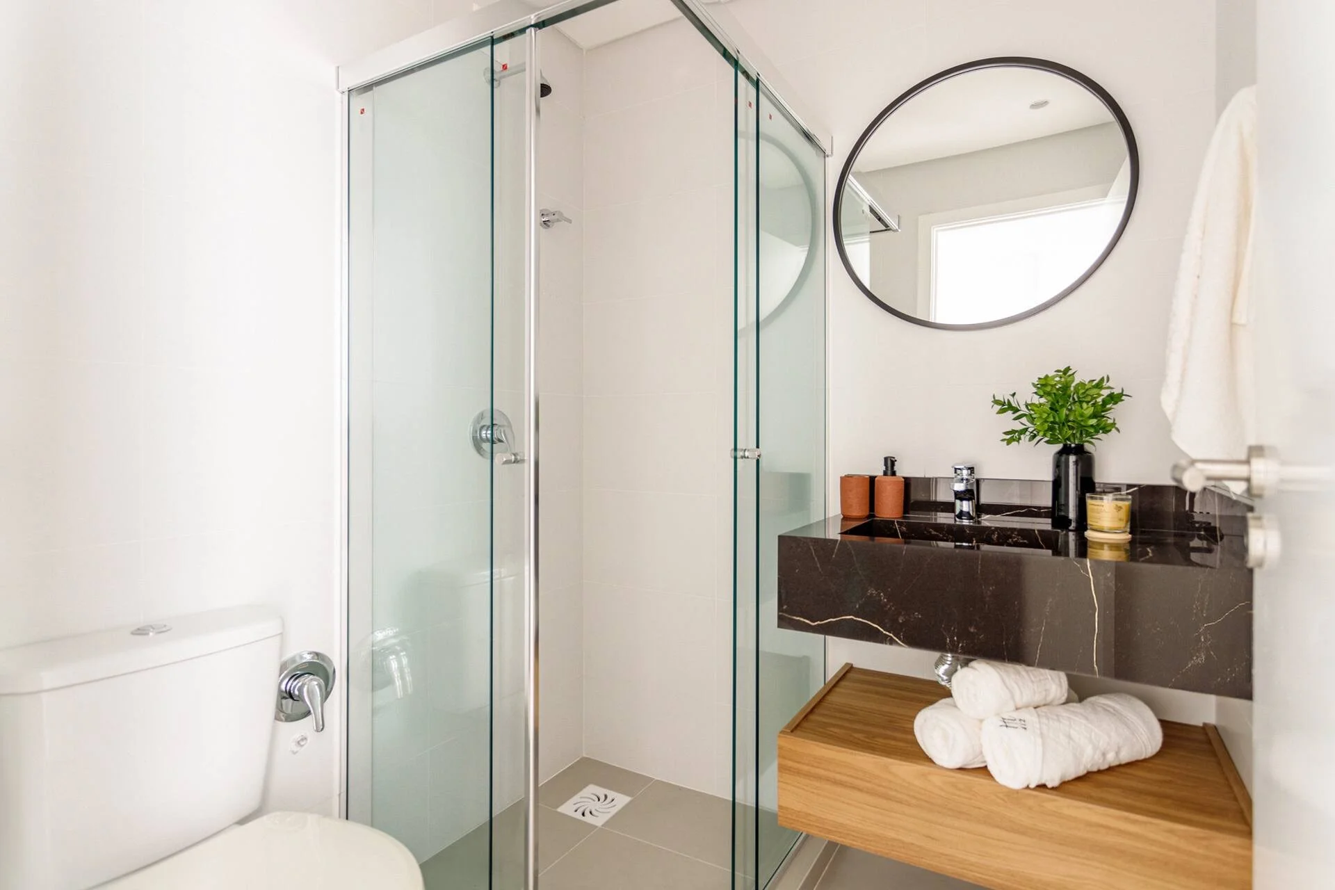 Refined Apartment with Gourmet Balcony at Home Cacupé in Florianópolis