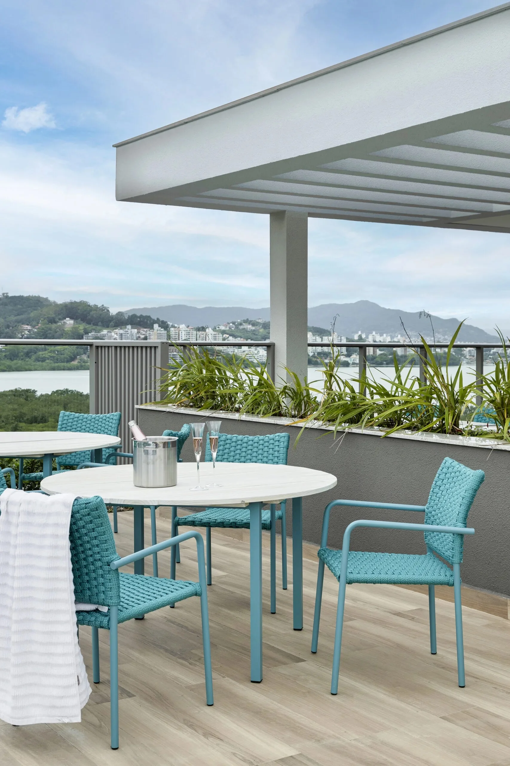 Refined Apartment with Gourmet Balcony at Home Cacupé in Florianópolis