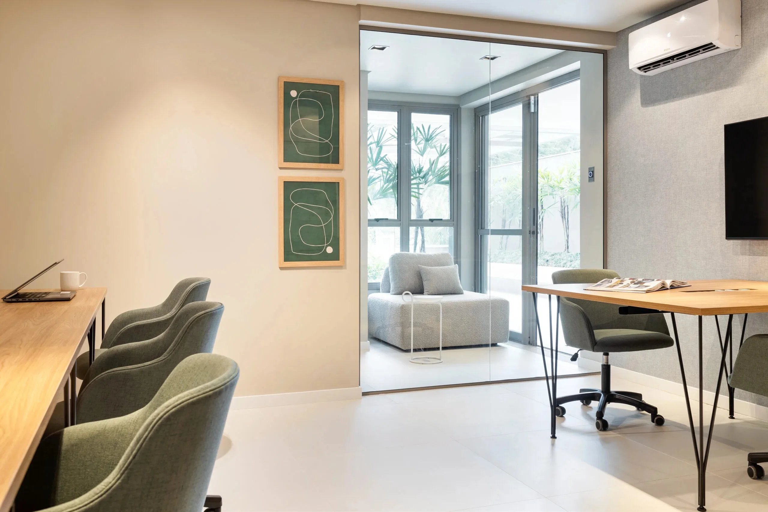 Refined Apartment with Gourmet Balcony at Home Cacupé in Florianópolis