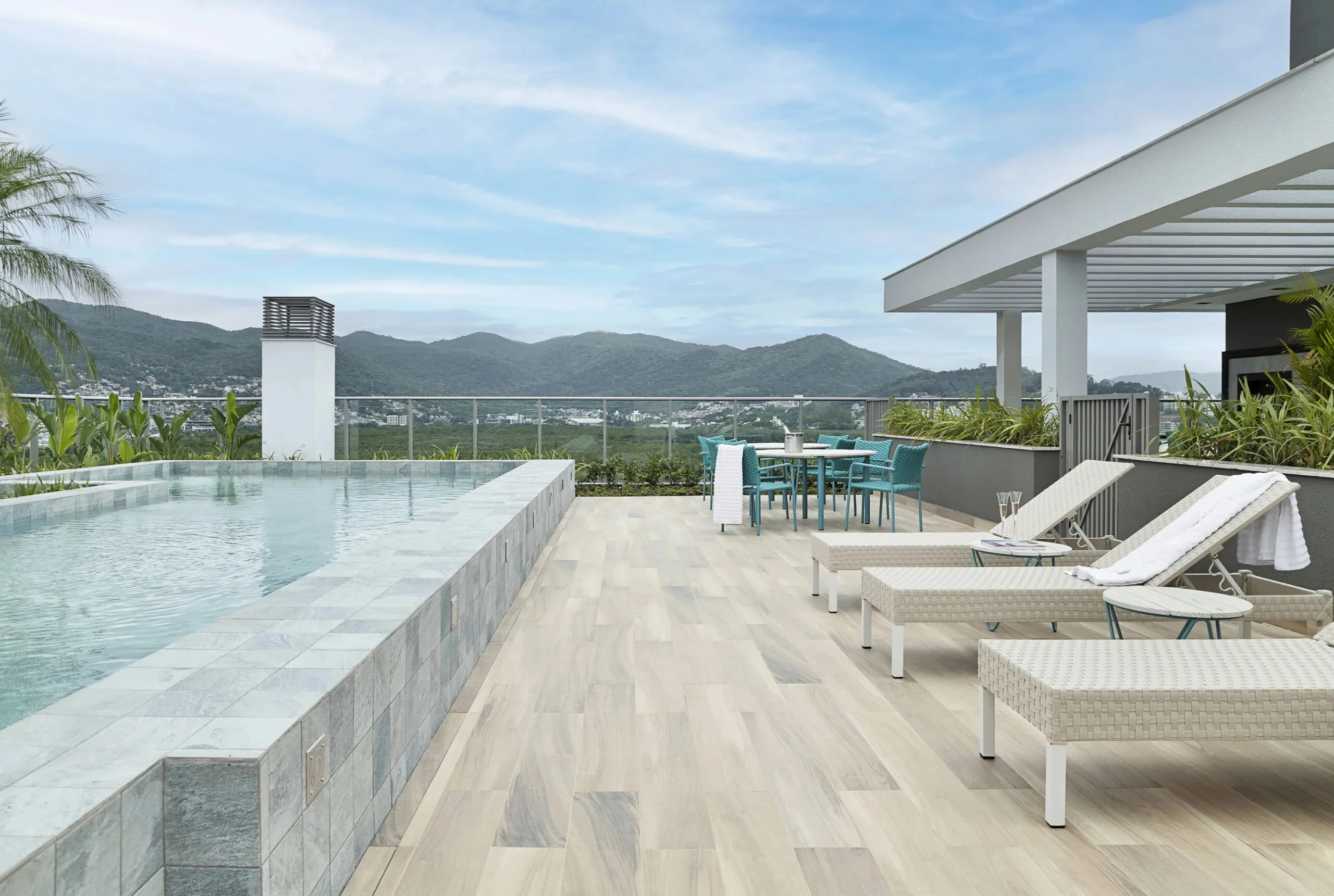 Refined Apartment with Gourmet Balcony at Home Cacupé in Florianópolis