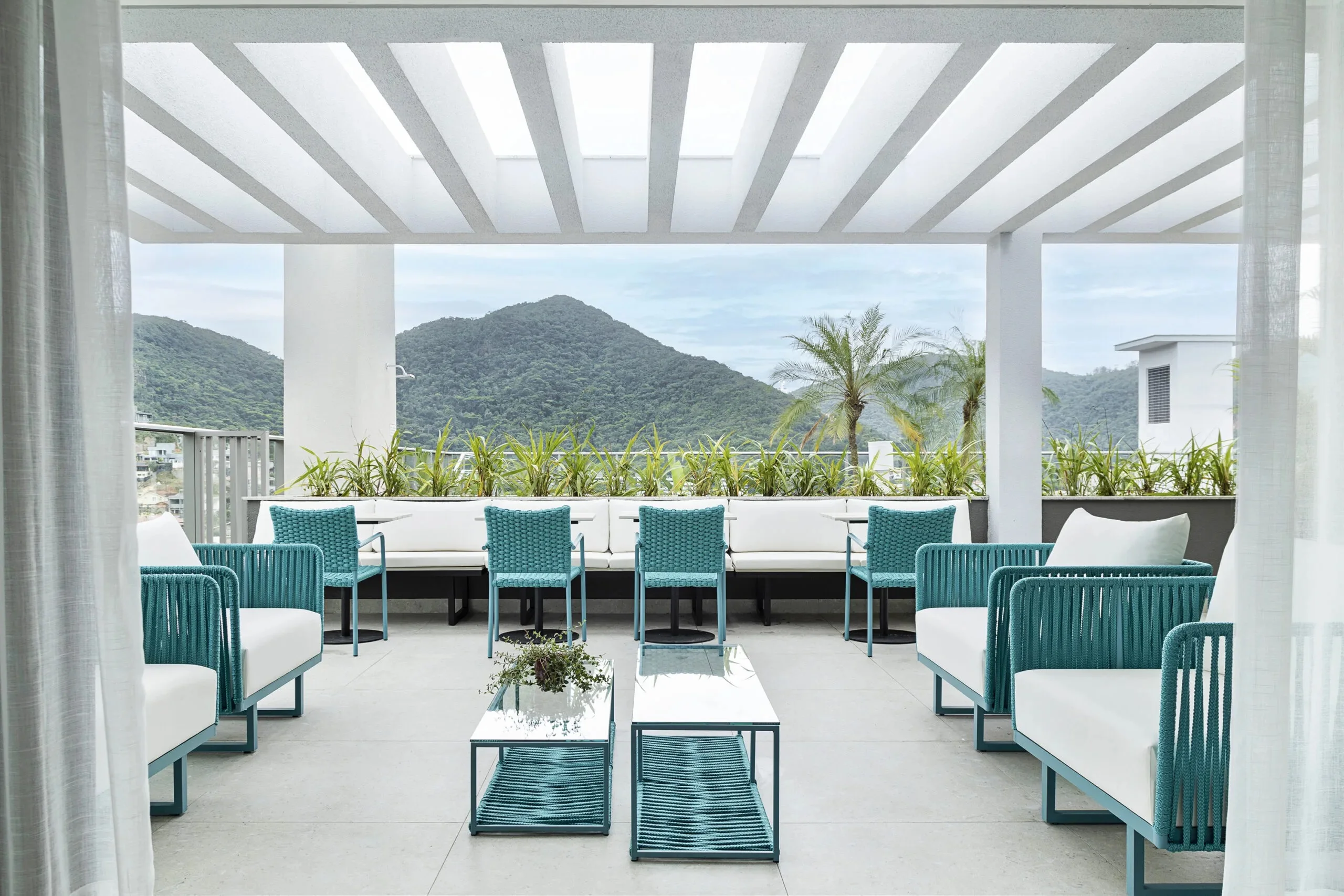 Refined Apartment with Gourmet Balcony at Home Cacupé in Florianópolis