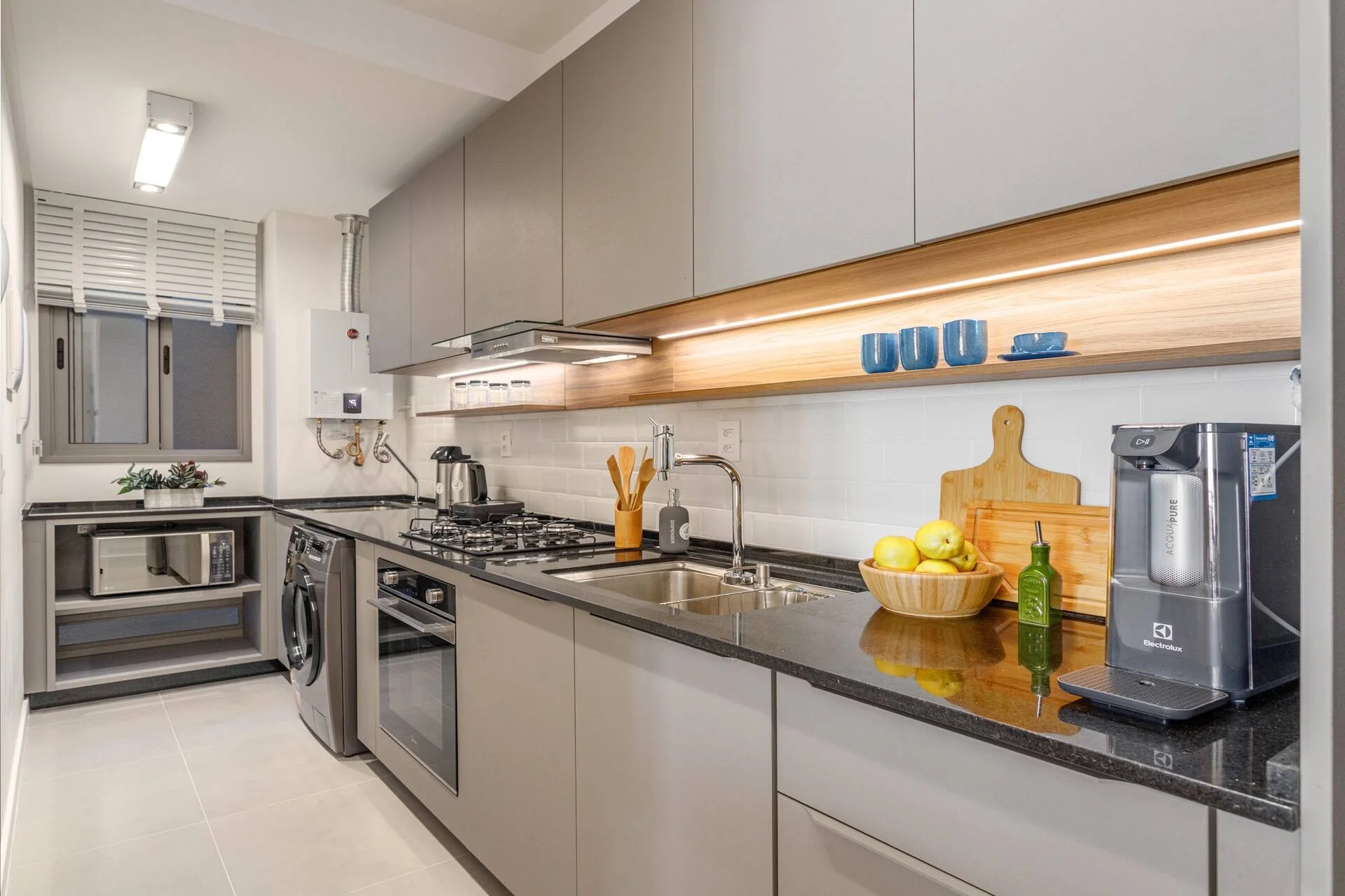 Refined Apartment with Gourmet Balcony at Home Cacupé in Florianópolis