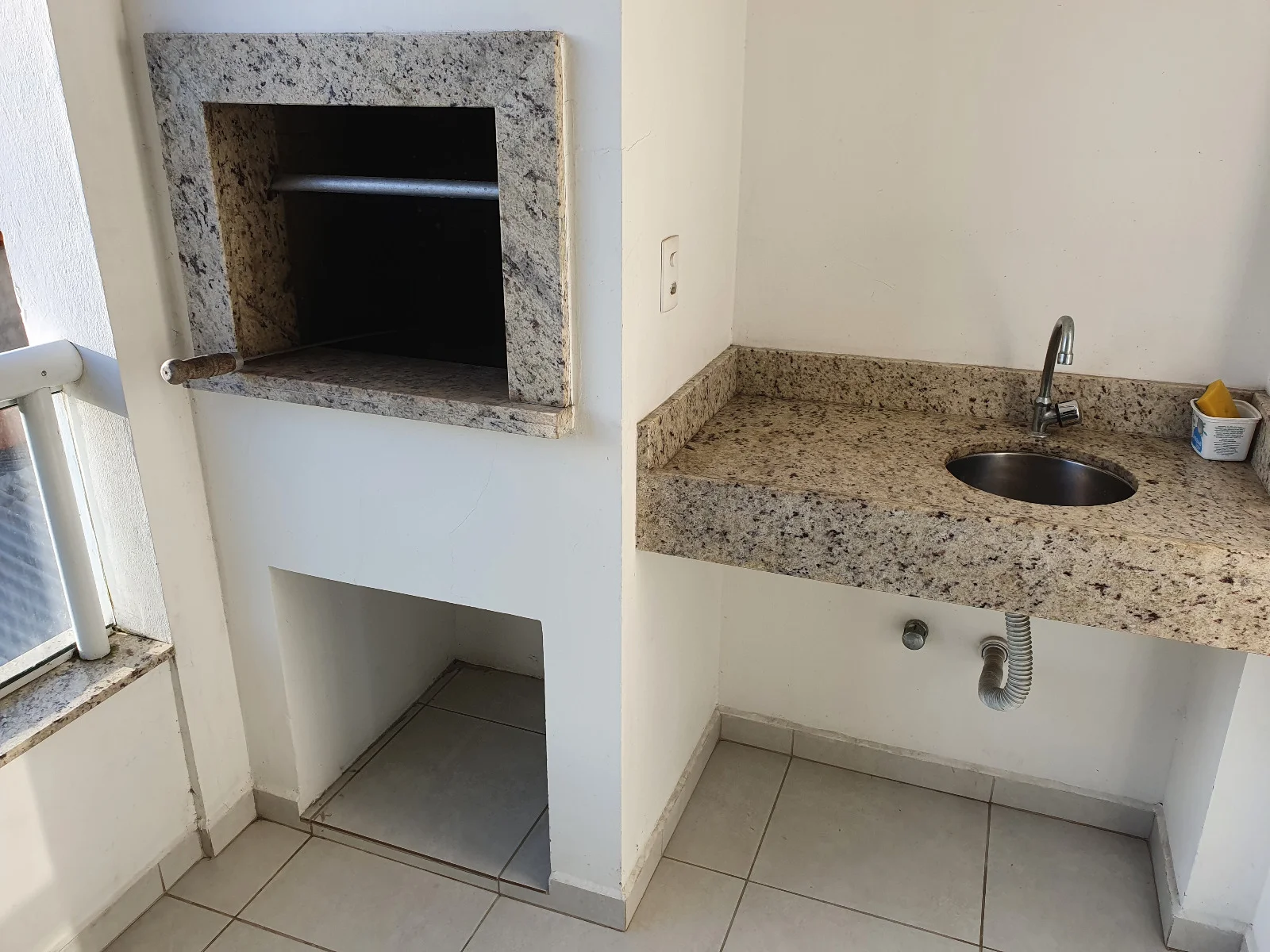 Refined Apartment with Private Balcony BBQ in Campeche