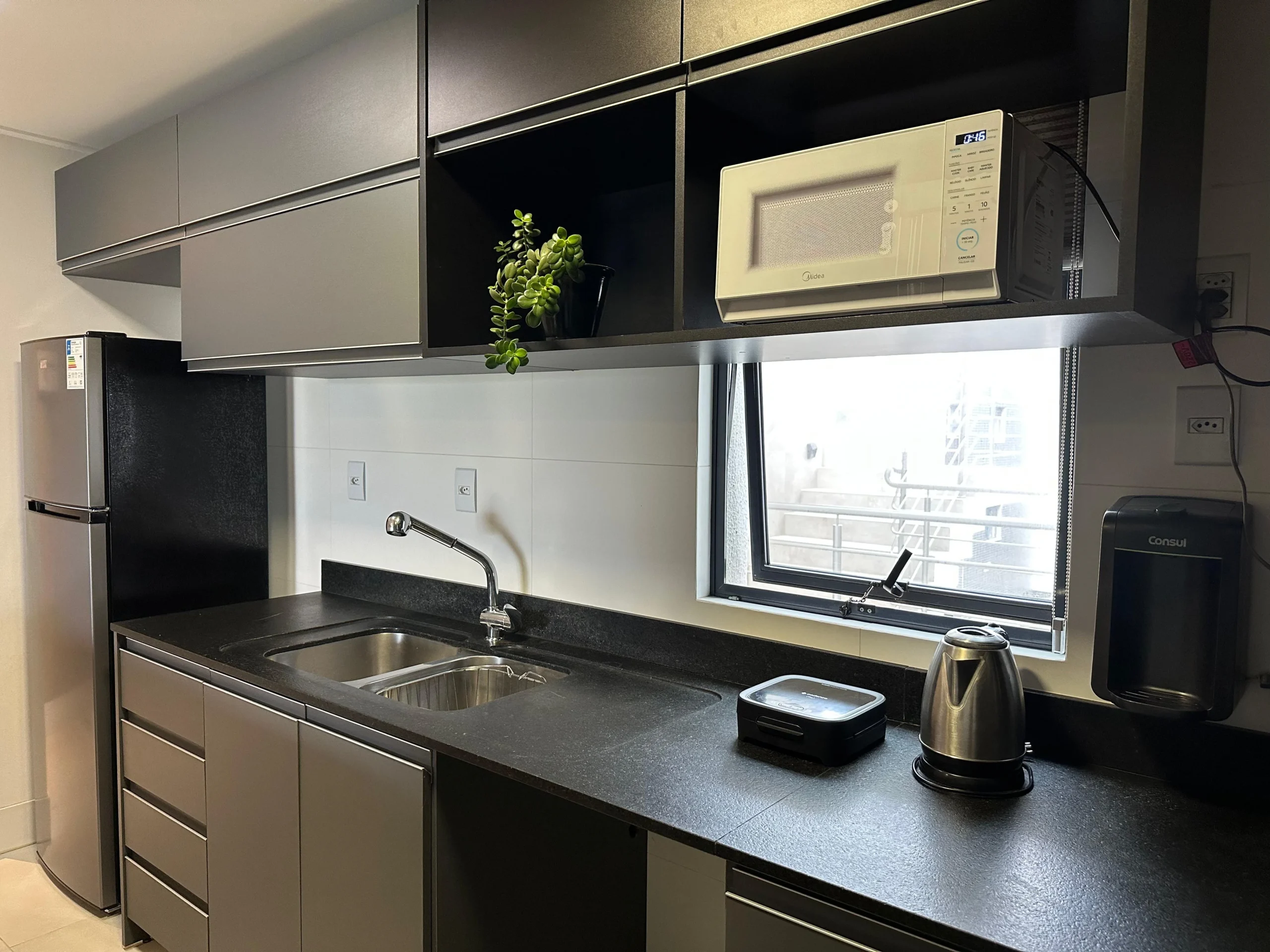 Refined Coastal Residence with Beach Access in Novo Campeche