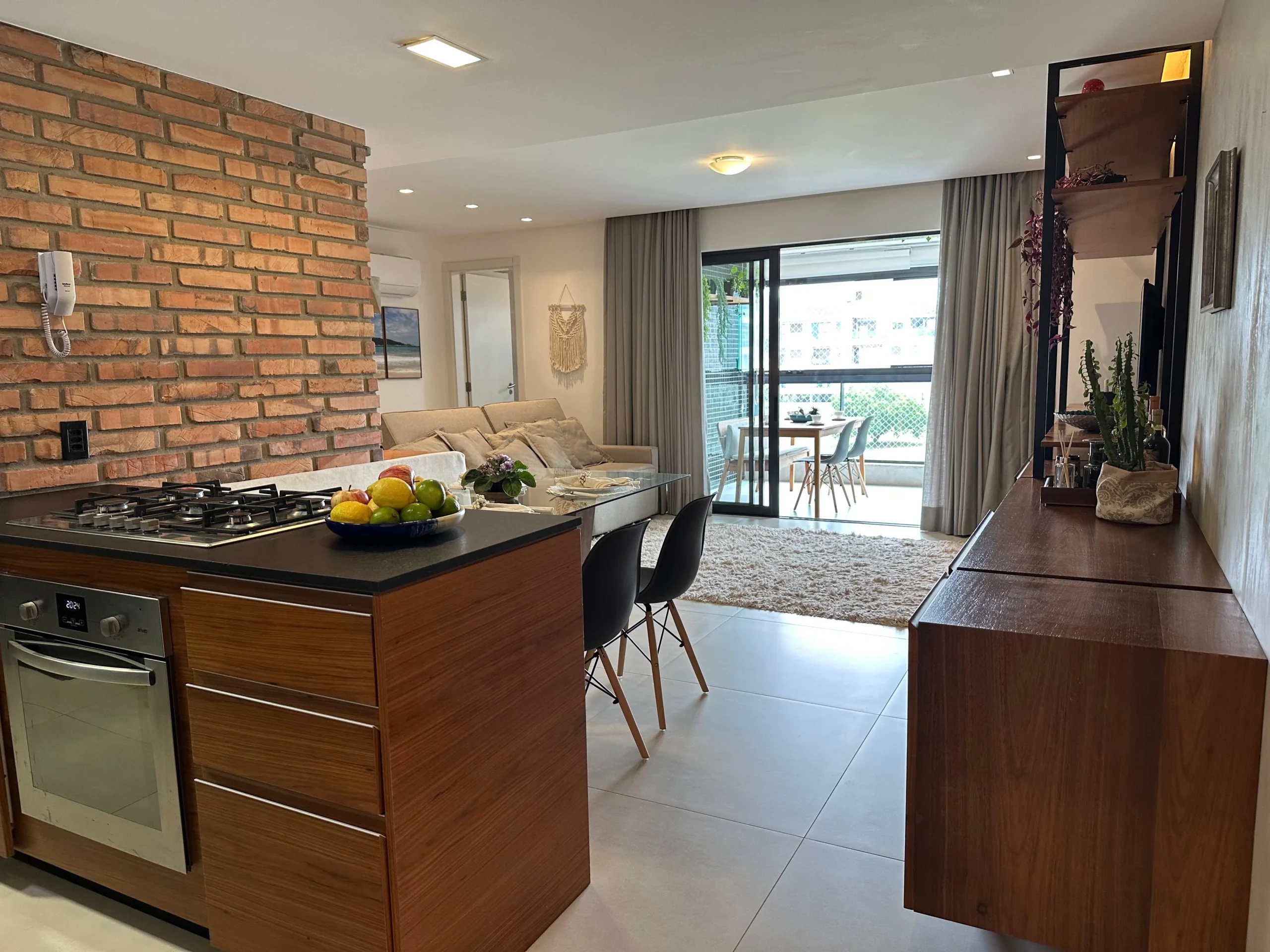 Refined Coastal Residence with Beach Access in Novo Campeche