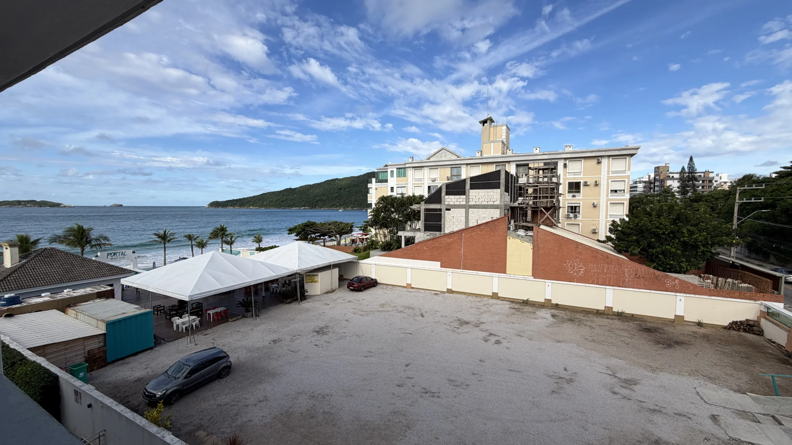 Belvedere Beach Garden: Refined Coastal Sanctuary with Panoramic Vistas in Ingleses Norte
