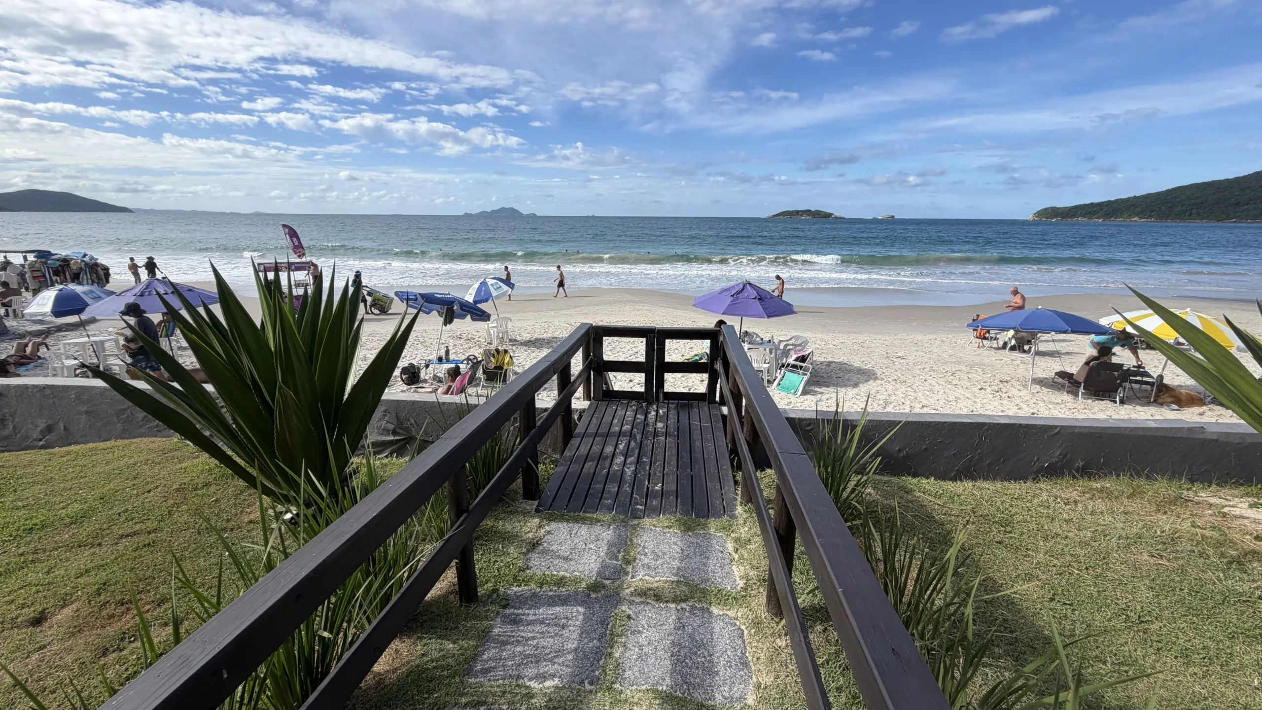 Belvedere Beach Garden: Refined Coastal Sanctuary with Panoramic Vistas in Ingleses Norte