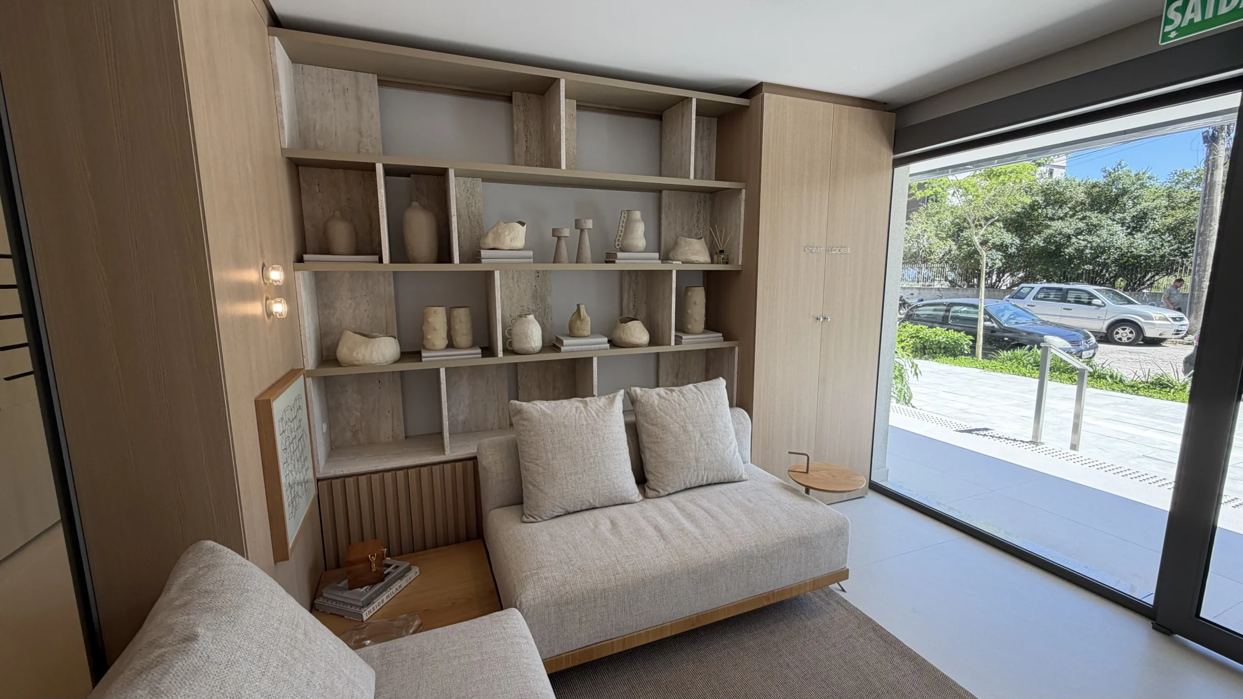 Residencial Santorini Jurerê: Modernist Residence with Expansive Living Salon in Jurerê