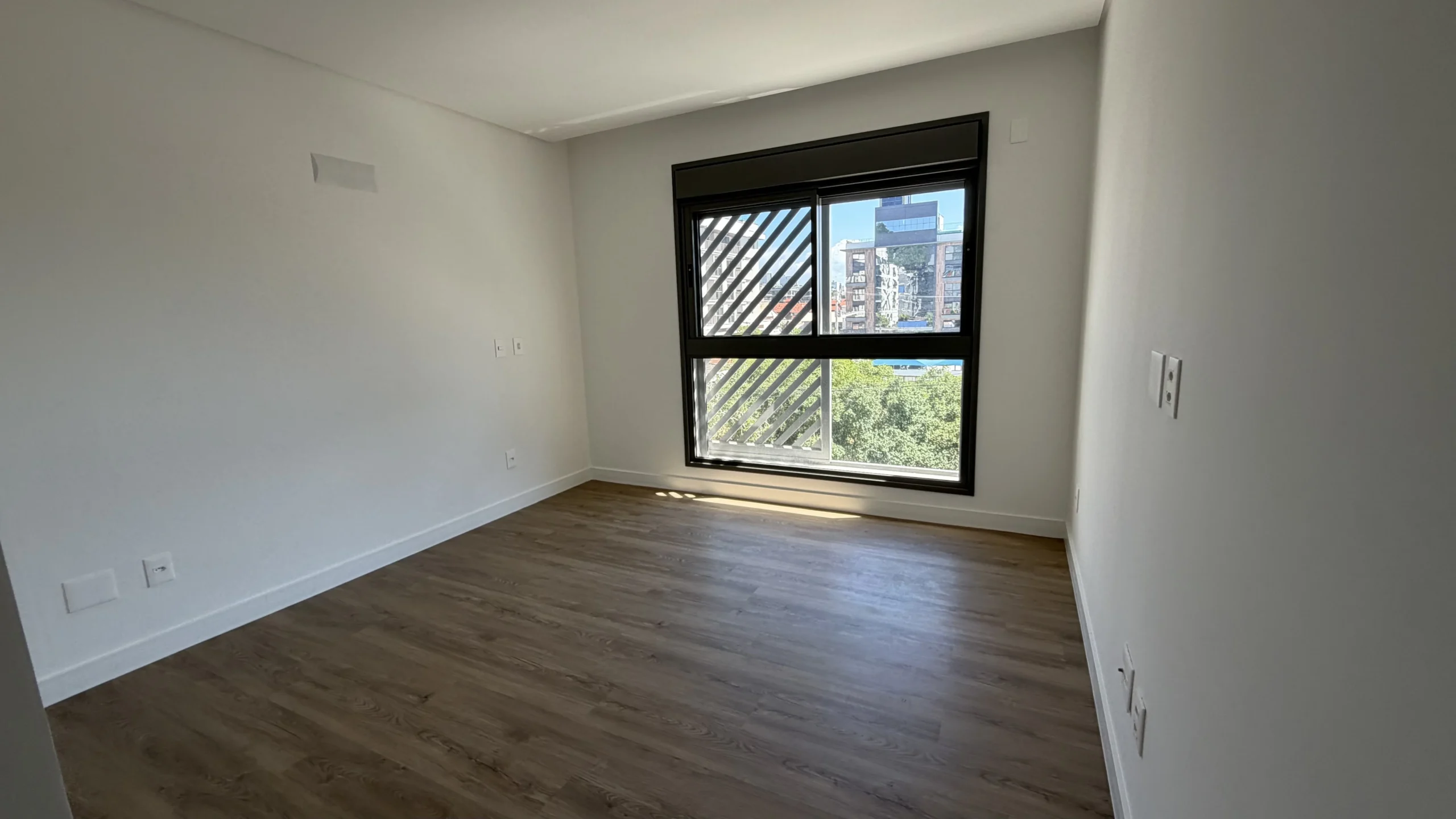 Residencial Santorini Jurerê: Modernist Residence with Expansive Living Salon in Jurerê