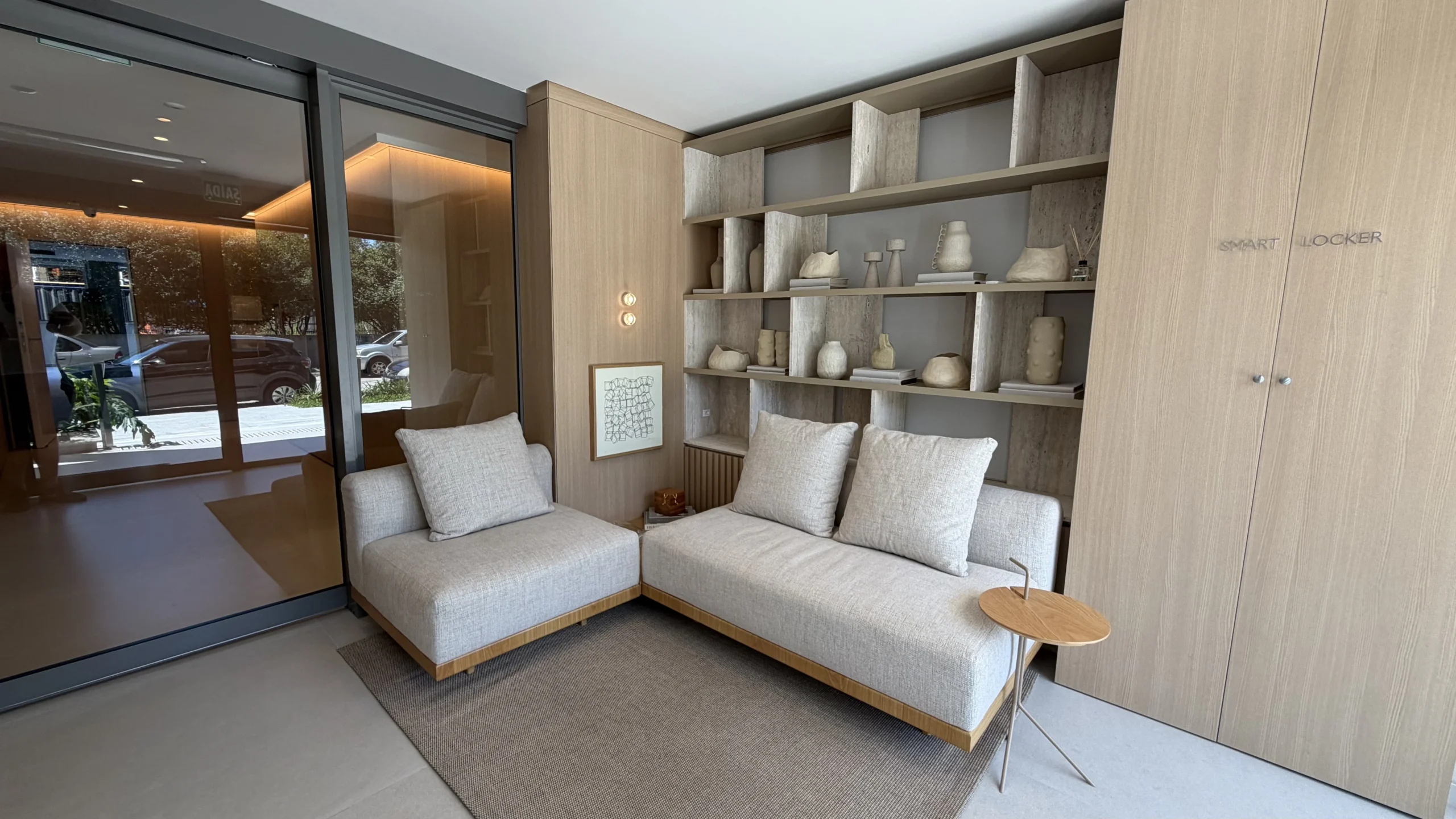 Residencial Santorini Jurerê: Modernist Residence with Expansive Living Salon in Jurerê