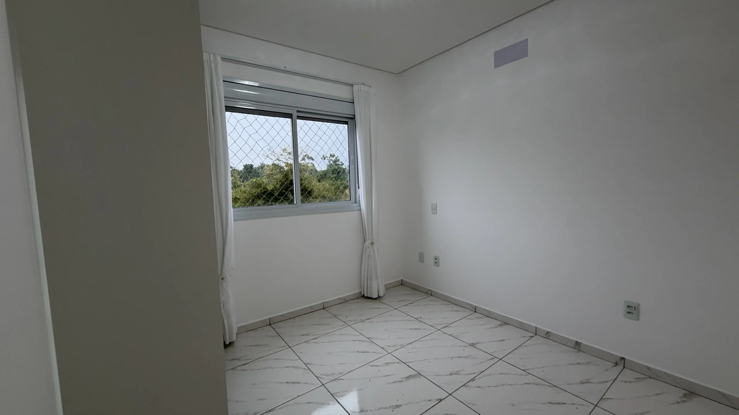 Turn-key Apartment with Private Barbecue Balcony in Ingleses