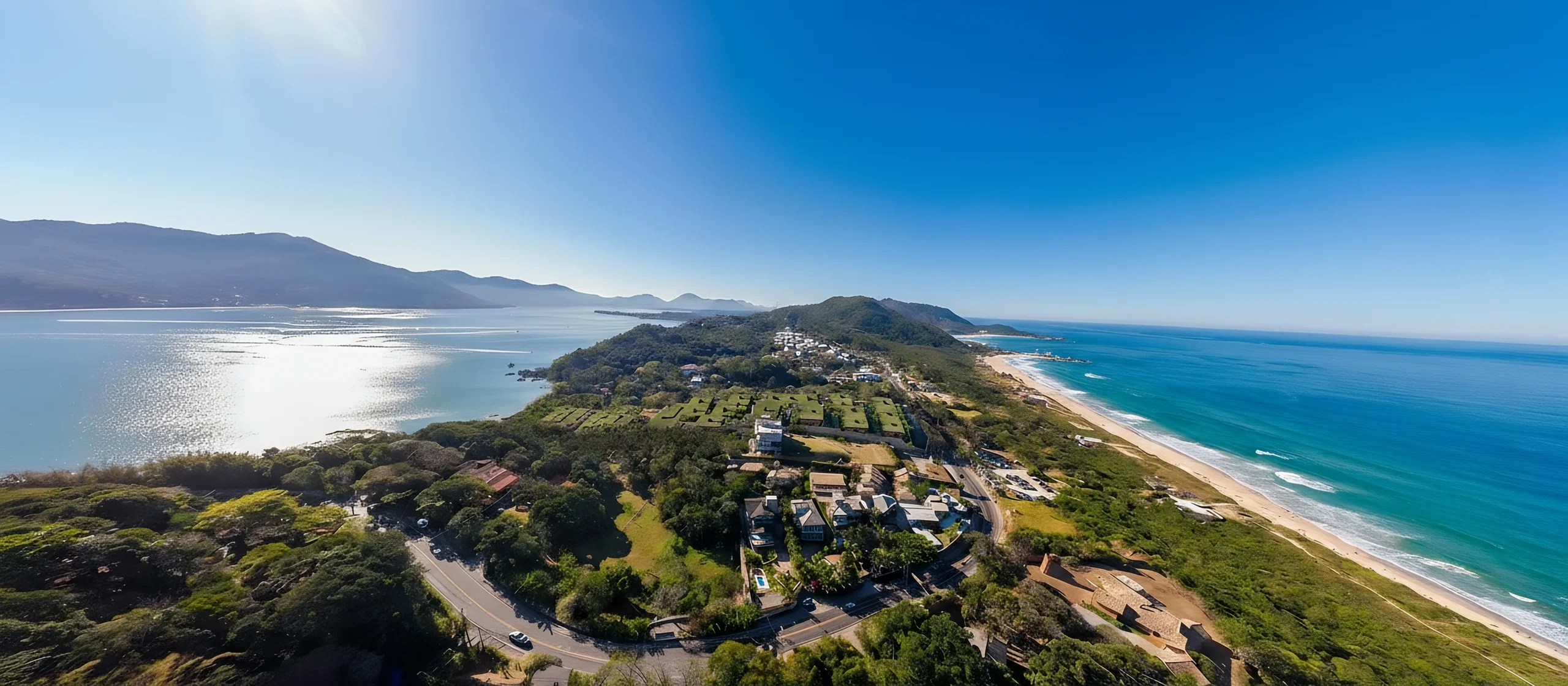 Yrupá Praia Mole: Modernist Waterfront Villa with Private Garden in Lagoa da Conceição