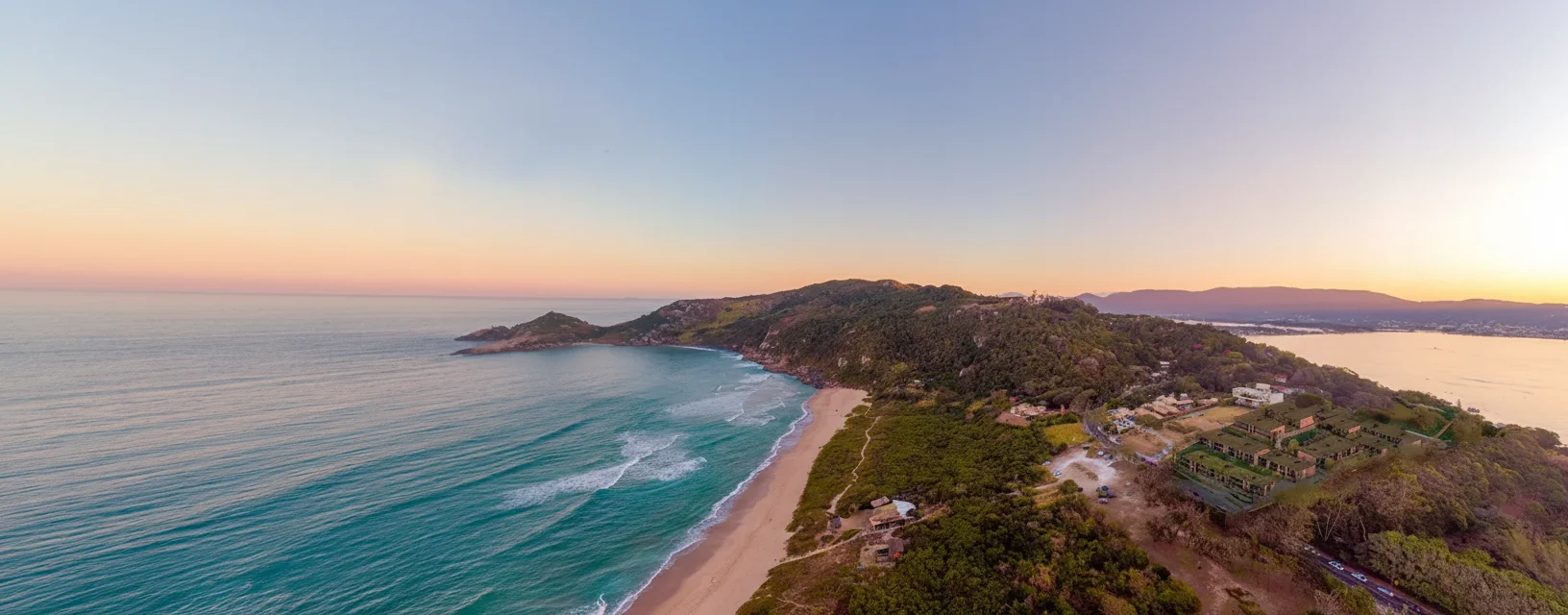 Yrupá Praia Mole: Modernist Waterfront Villa with Private Garden in Lagoa da Conceição