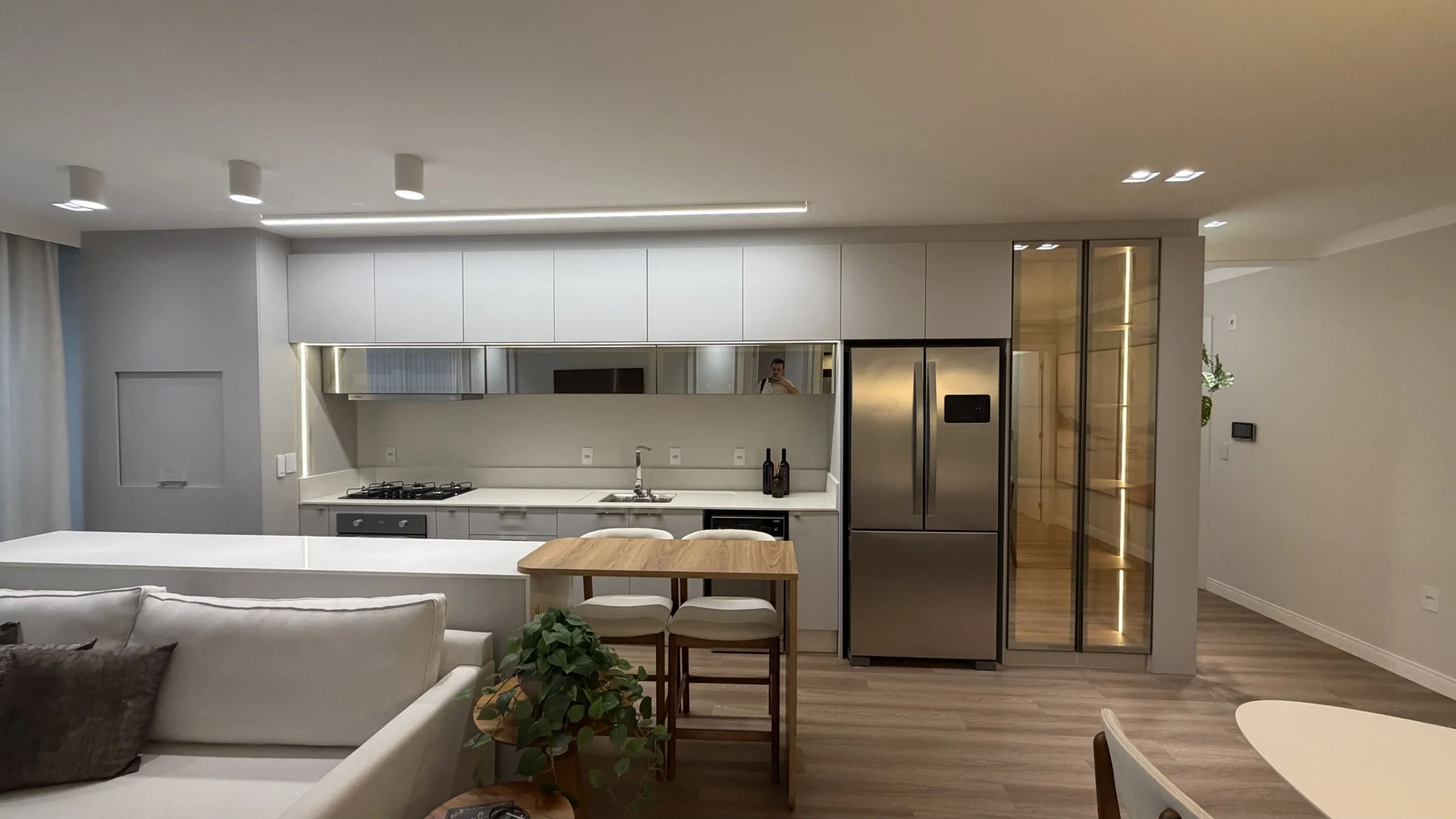 Modern 2-Bedroom Apartment with Balcony & BBQ – 120m from Gaivotas Beach, Florianópolis