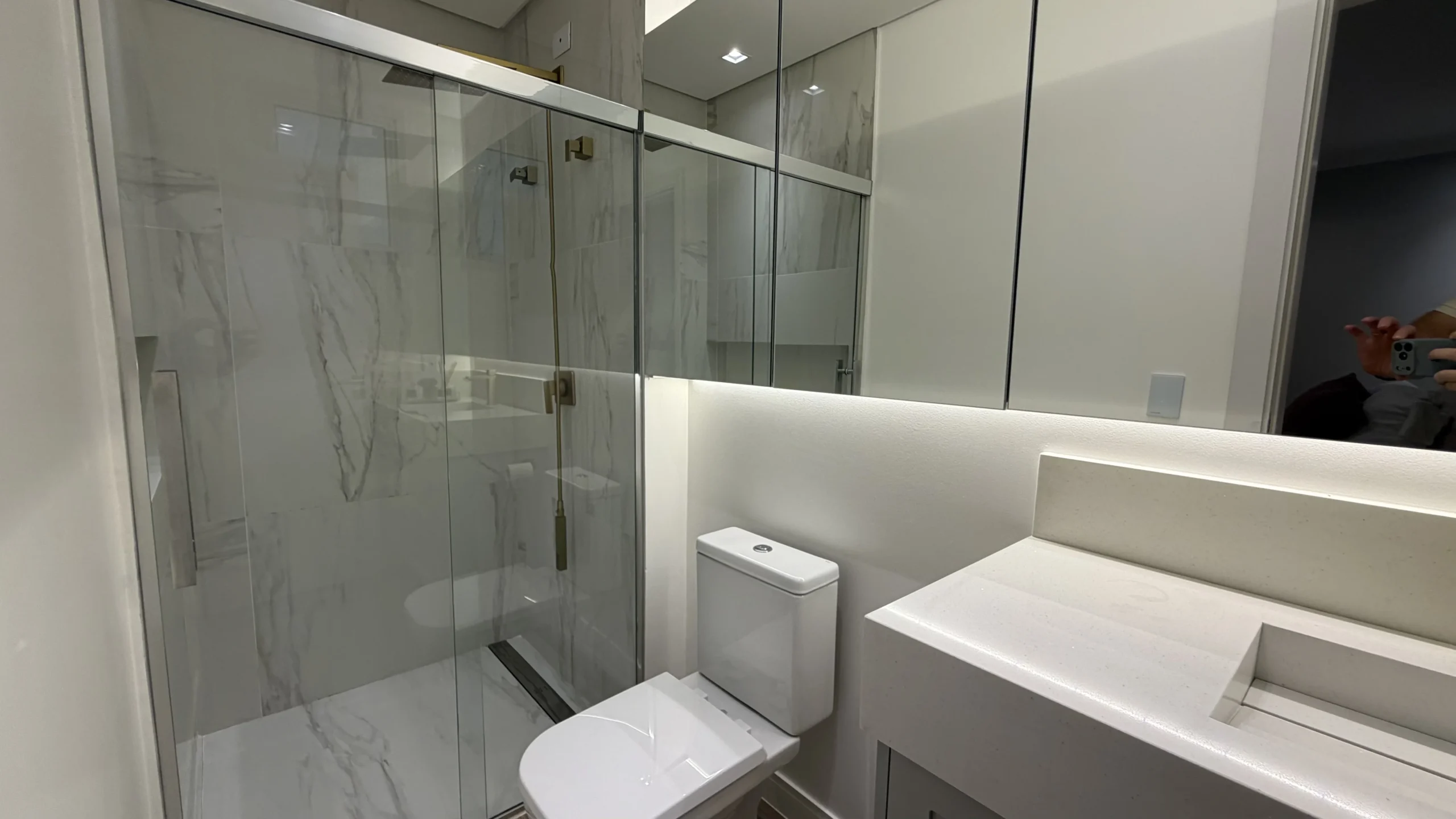 Modern 2-Bedroom Apartment with Balcony & BBQ – 120m from Gaivotas Beach, Florianópolis