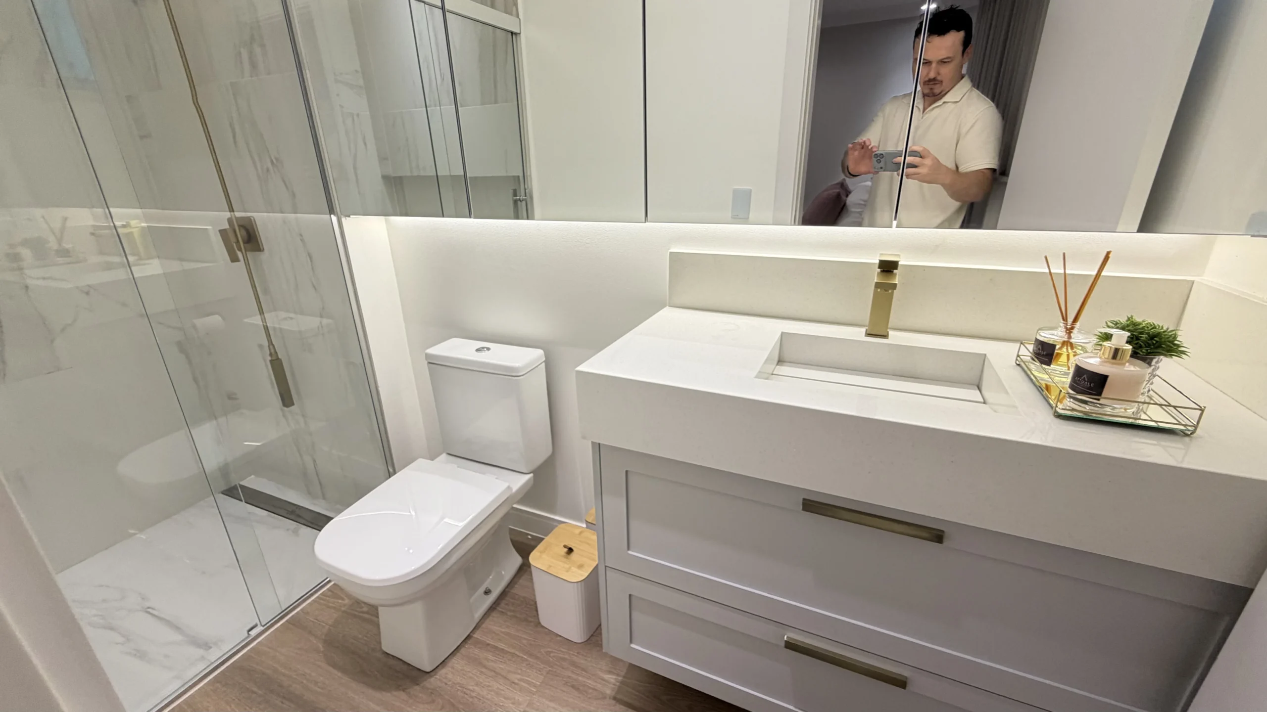 Modern 2-Bedroom Apartment with Balcony & BBQ – 120m from Gaivotas Beach, Florianópolis