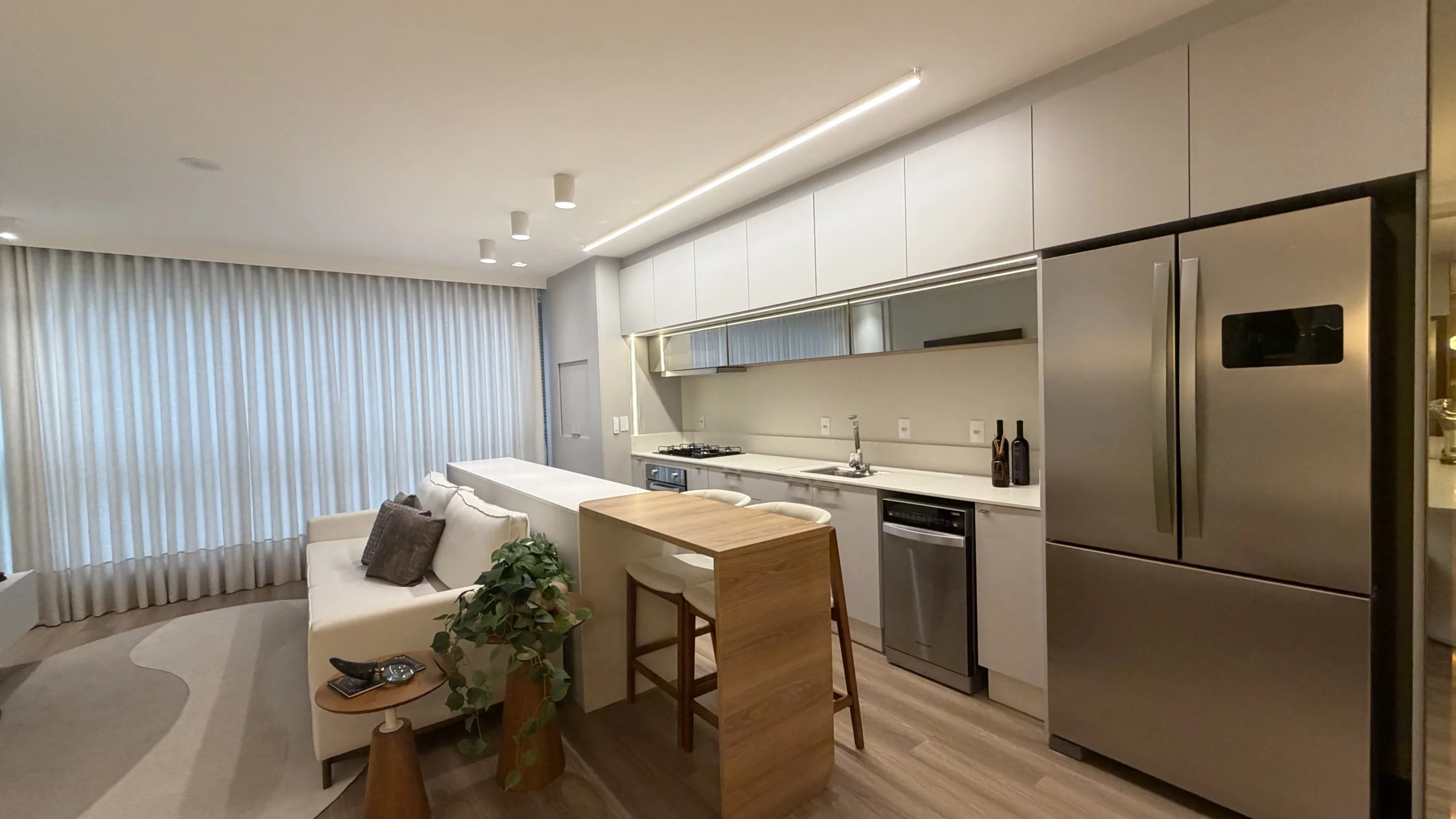 Modern 2-Bedroom Apartment with Balcony & BBQ – 120m from Gaivotas Beach, Florianópolis