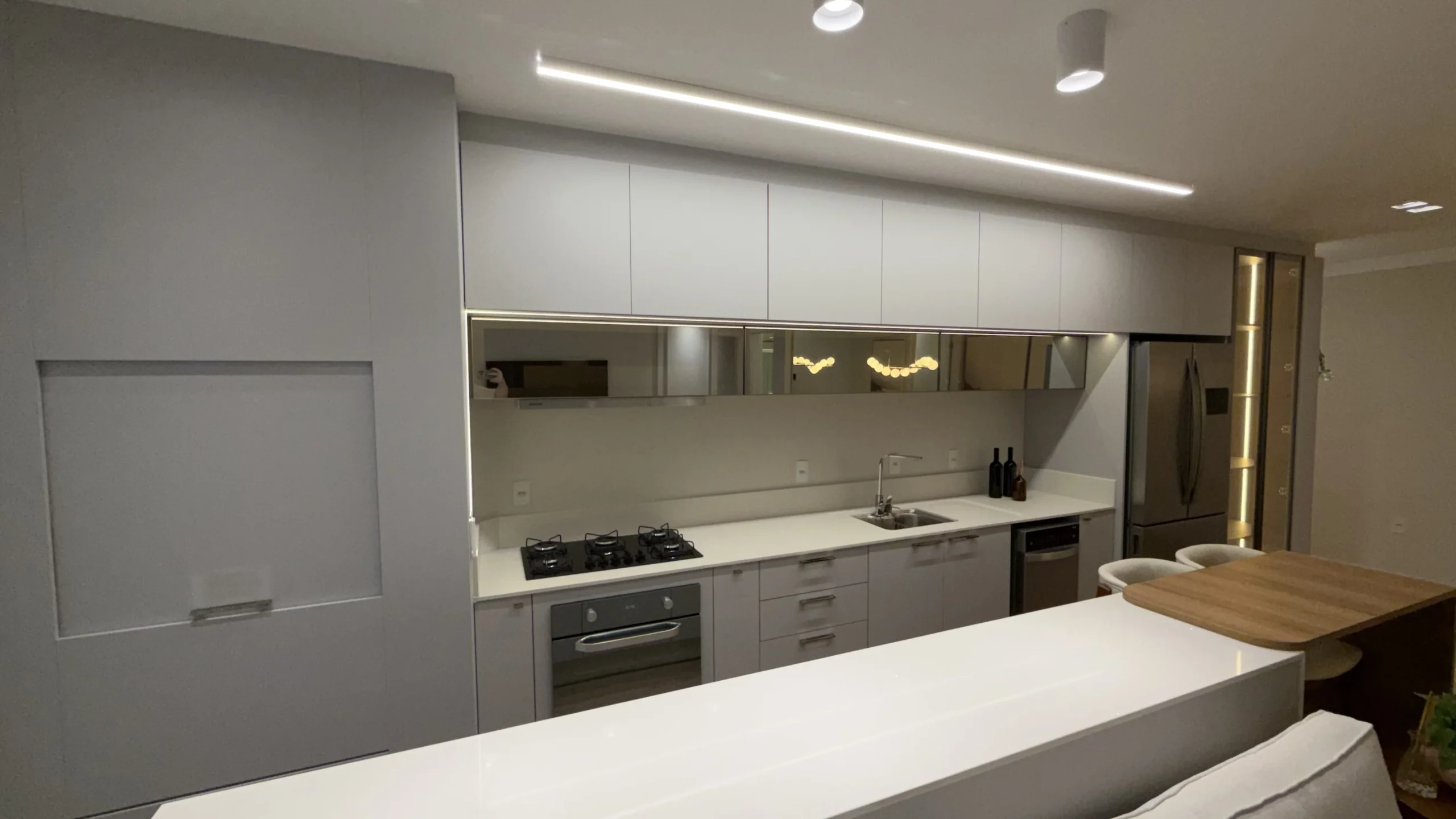 Modern 2-Bedroom Apartment with Balcony & BBQ – 120m from Gaivotas Beach, Florianópolis