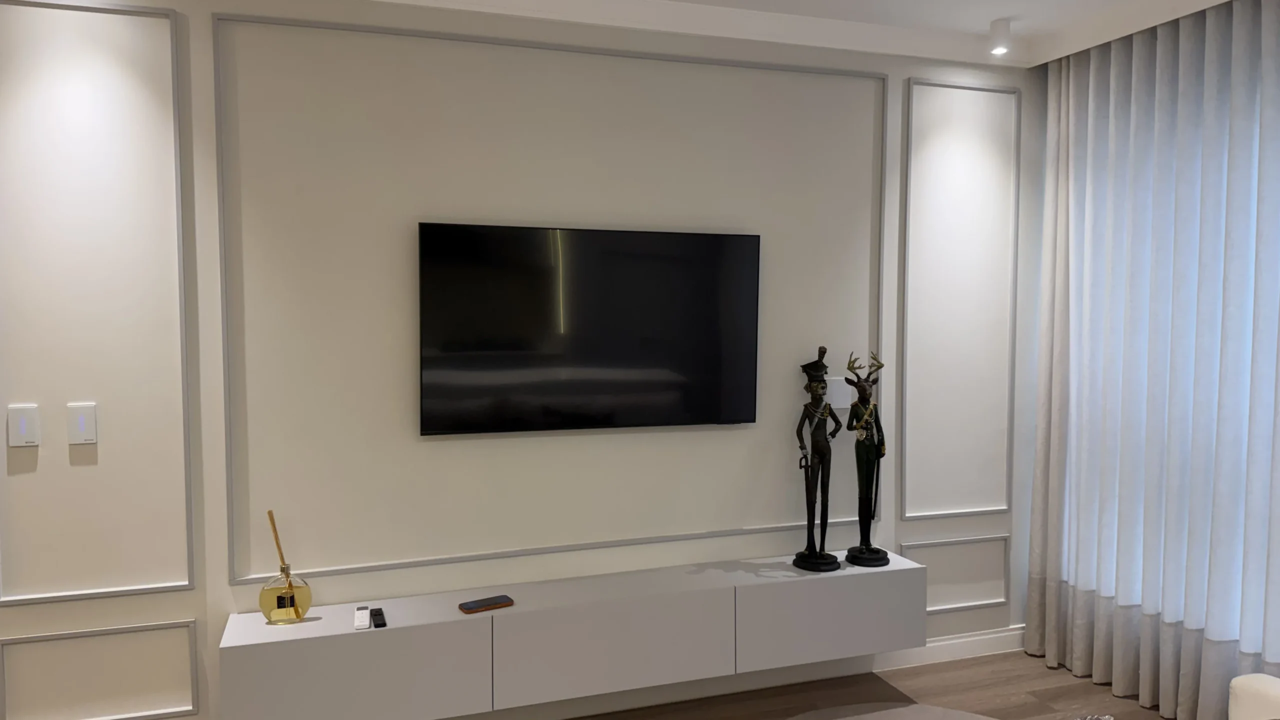 Modern 2-Bedroom Apartment with Balcony & BBQ – 120m from Gaivotas Beach, Florianópolis