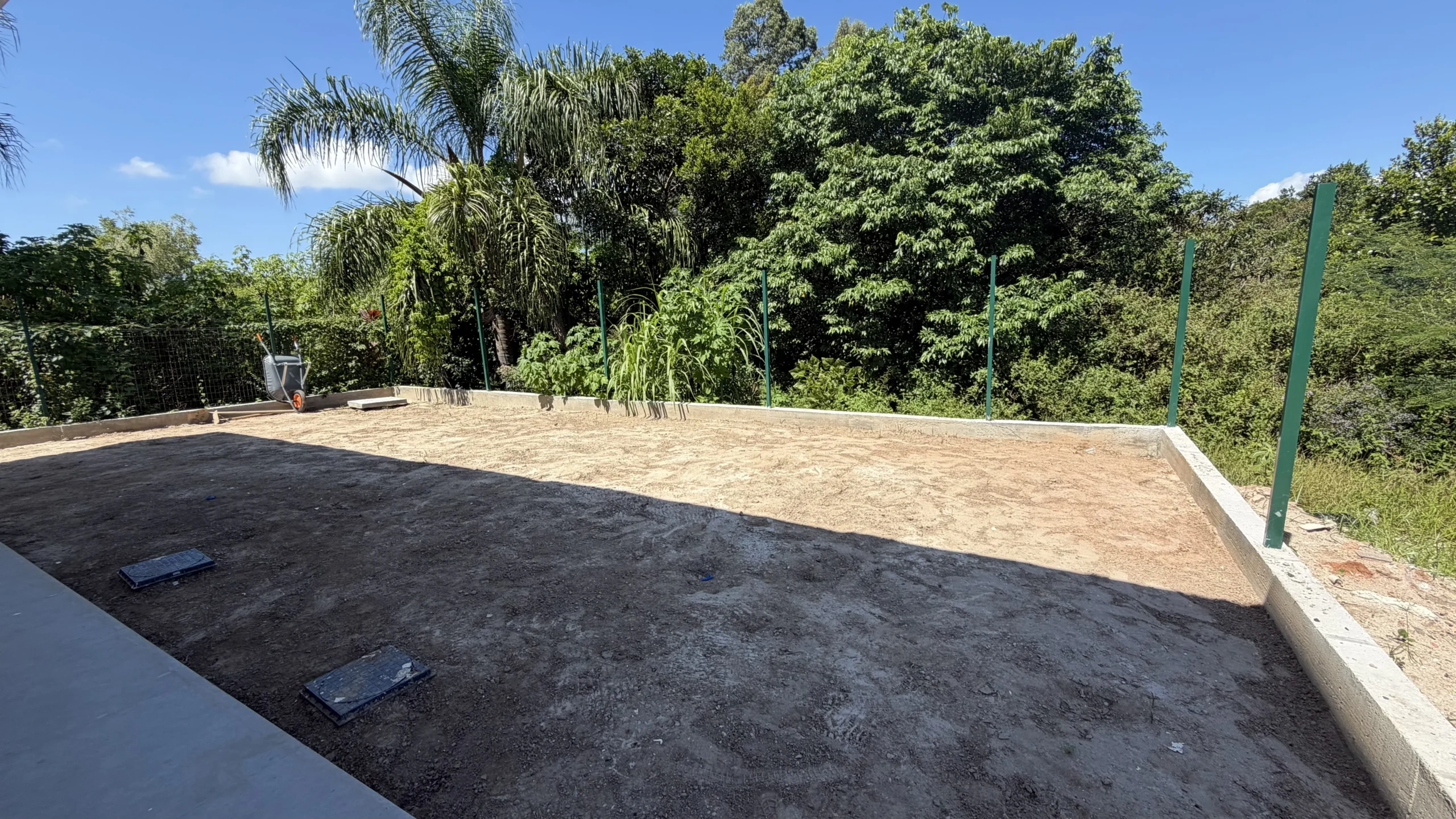 Stunning Residence with Voluminous Living in Canasjurerê