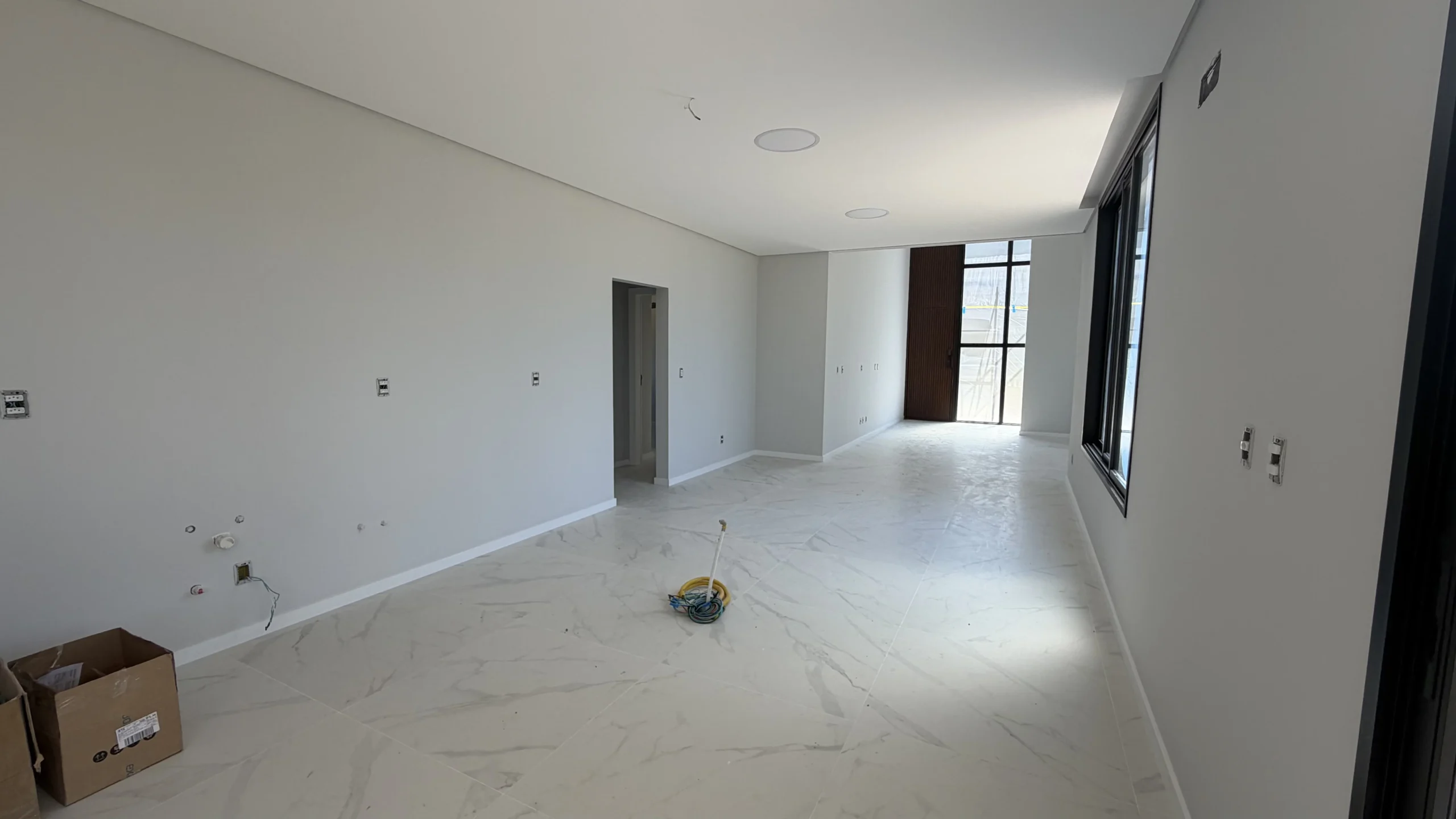 Stunning Residence with Voluminous Living in Canasjurerê