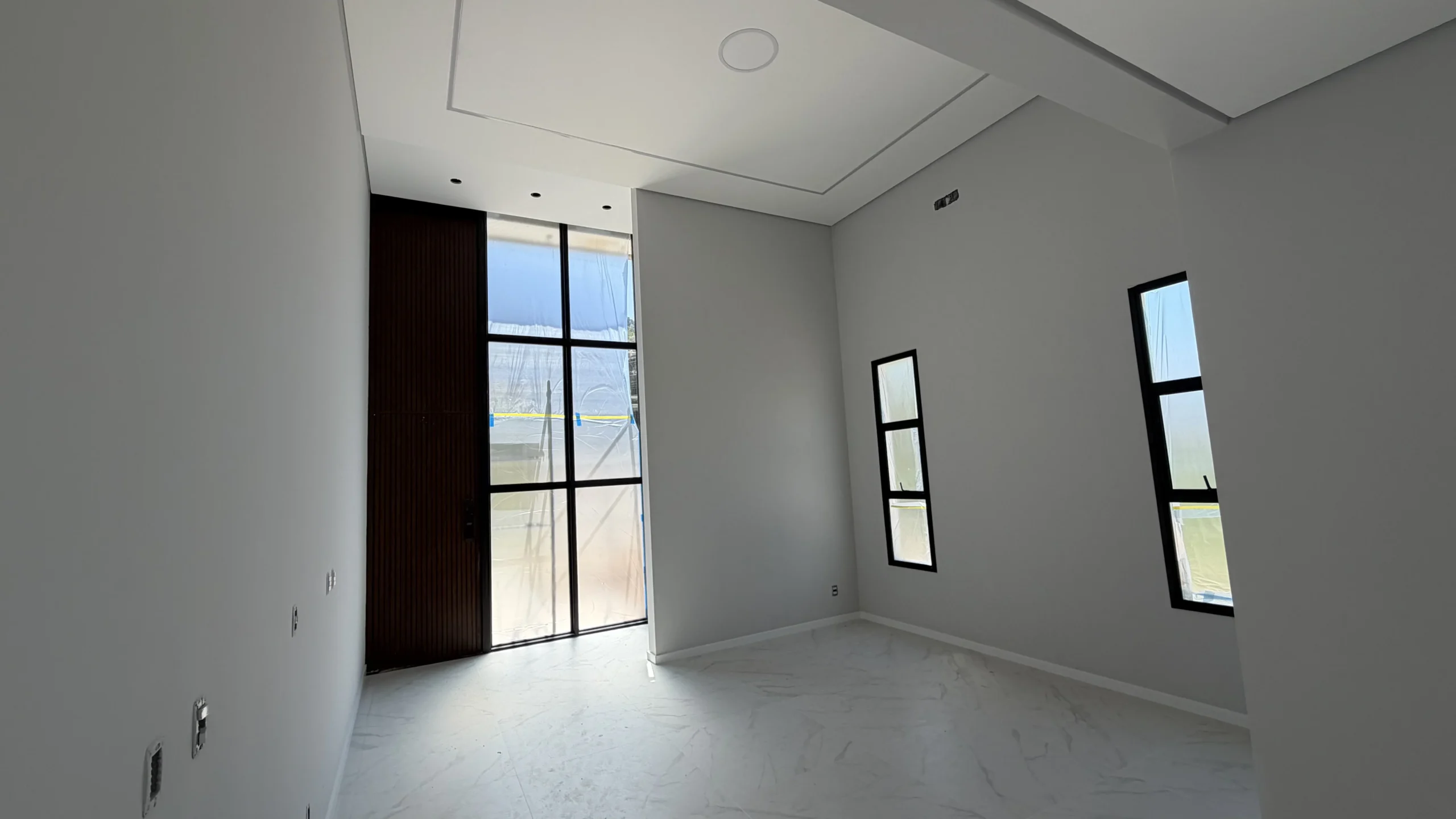 Stunning Residence with Voluminous Living in Canasjurerê