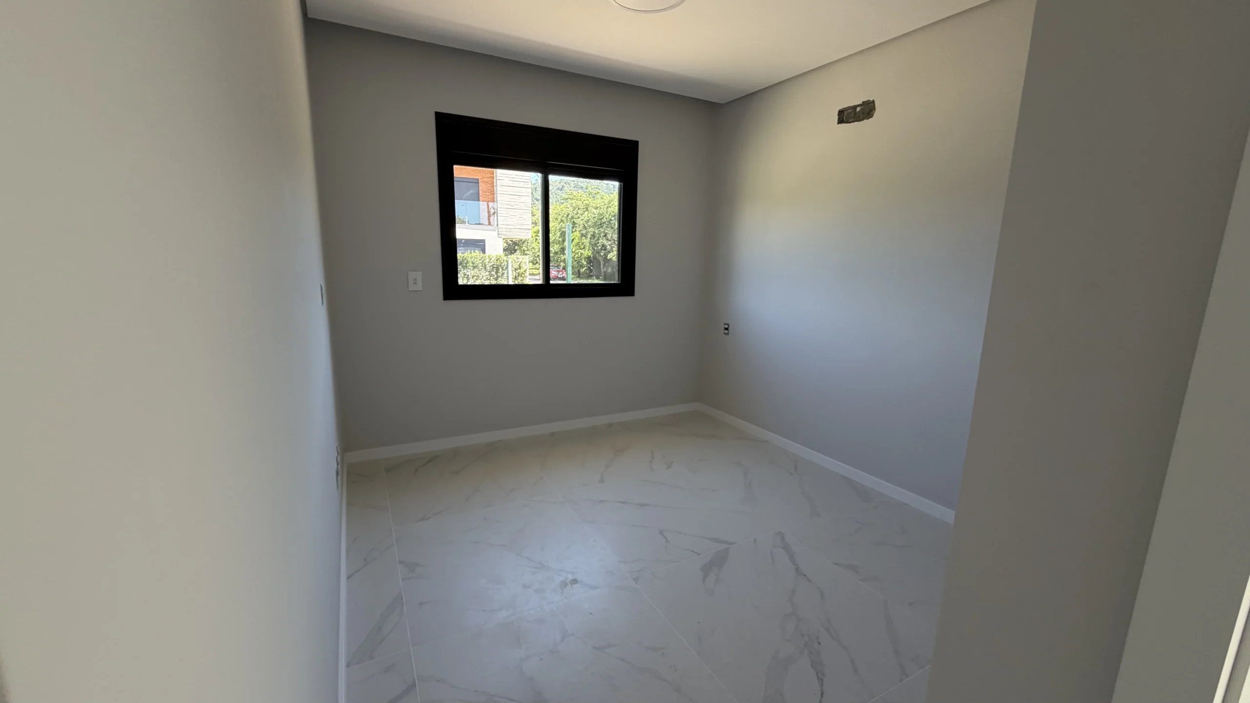 Stunning Residence with Voluminous Living in Canasjurerê