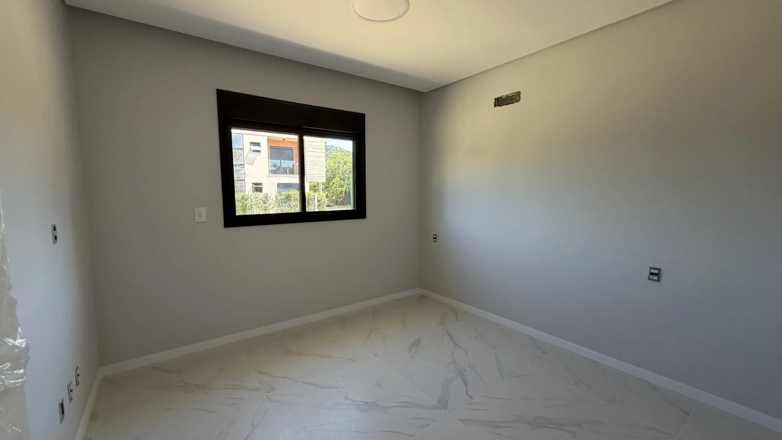 Stunning Residence with Voluminous Living in Canasjurerê