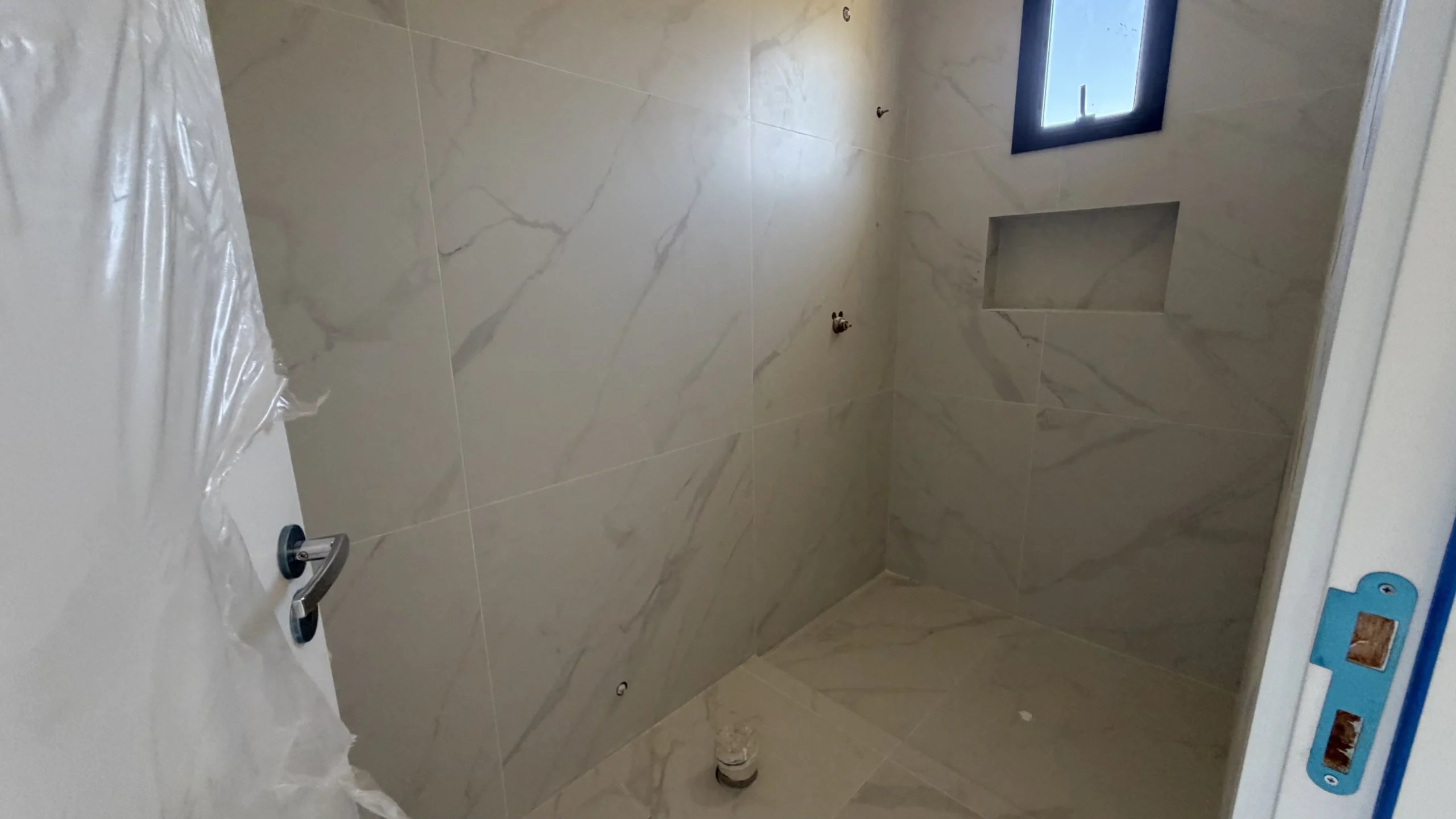 Stunning Residence with Voluminous Living in Canasjurerê