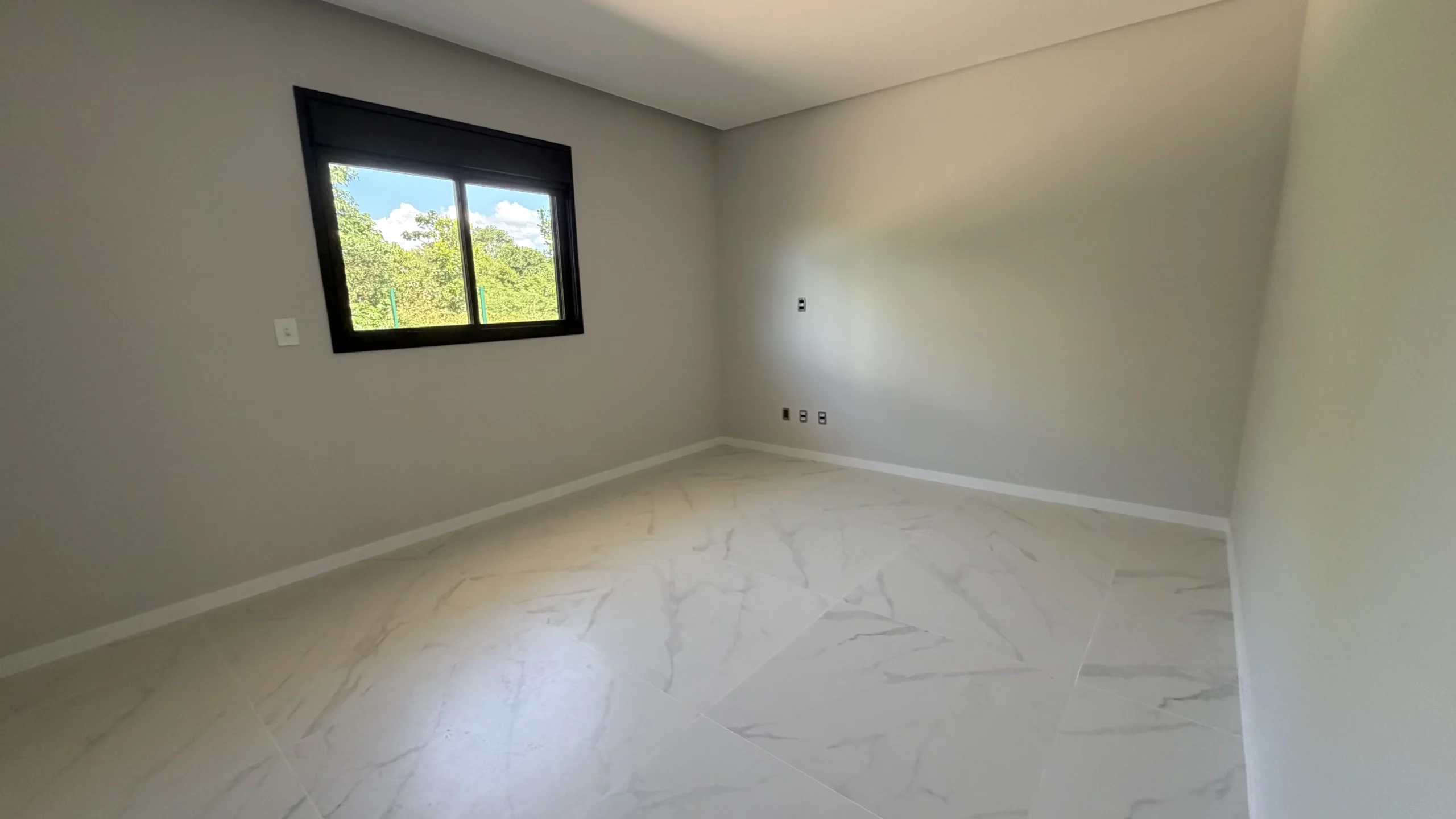 Stunning Residence with Voluminous Living in Canasjurerê